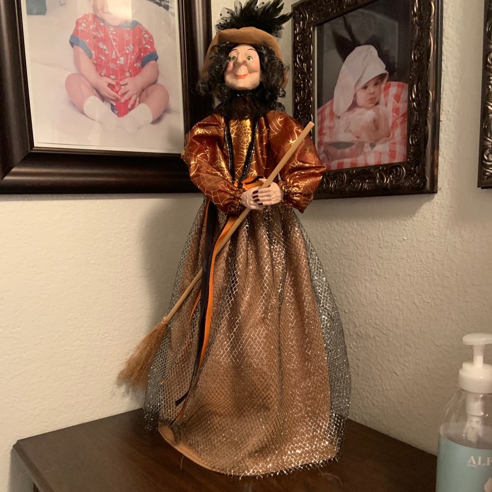 Halloween standing witch